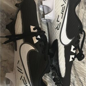 Nike boy’s Vapor Edge Pro 360 2 Football Cleats Black Size 4.5 NWOB